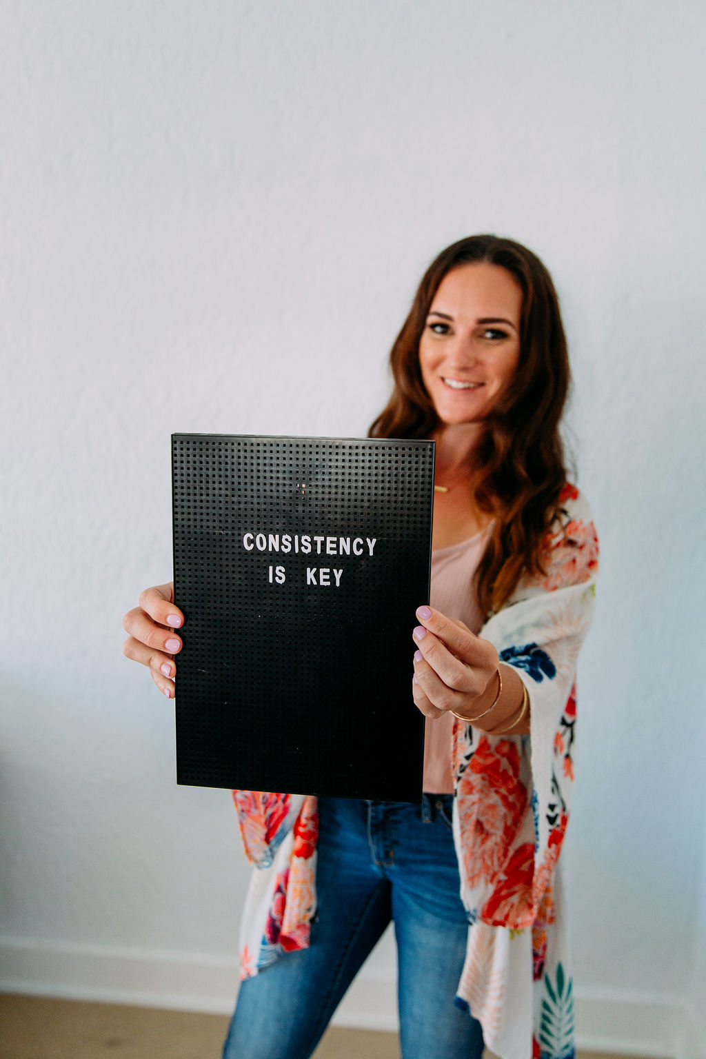 Sleep consultant holding a sign for consistency